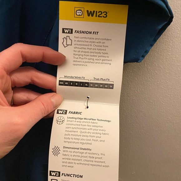 New with tags size medium wonderwink scrub top - Picture 4 of 5